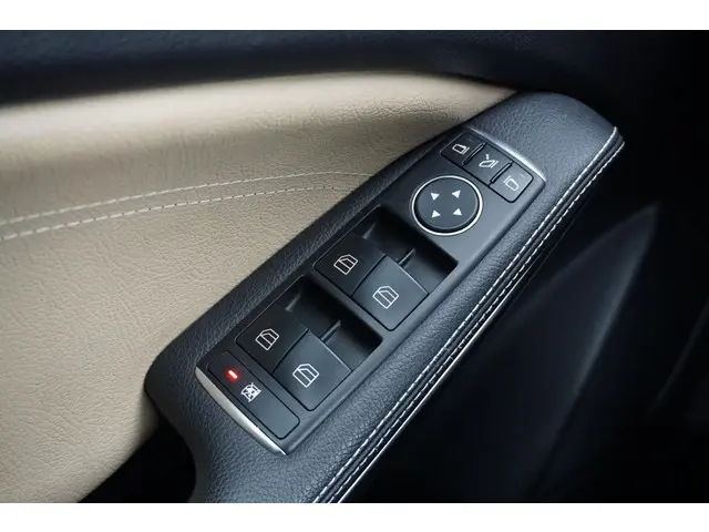 Mercedes-Benz GLA 180 Ambition 2015 Benzine 34