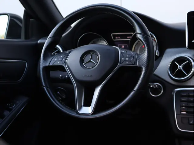 Mercedes-Benz CLA 200 Prestige 2013 Benzine 18