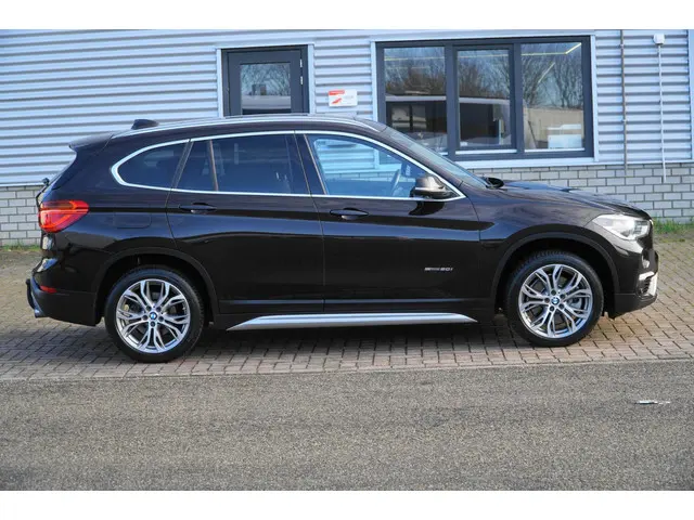 BMW X1 SDrive20i EERSTE EIGENAAR PANO 2016 Benzine 11