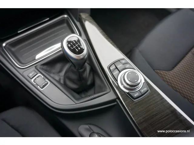 BMW 3 Serie 320i 2012 Benzine 14