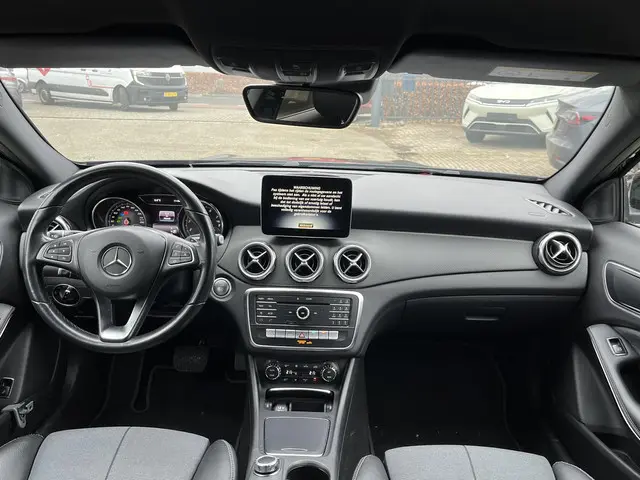 Mercedes-Benz GLA 180 Premium Plus 2018 Benzine 12