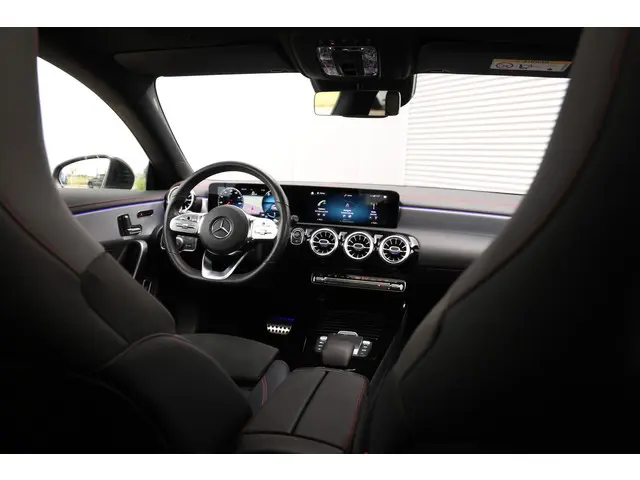 Mercedes-Benz CLA 200 164PK AMG Night Aut. 2020 Benzine 71