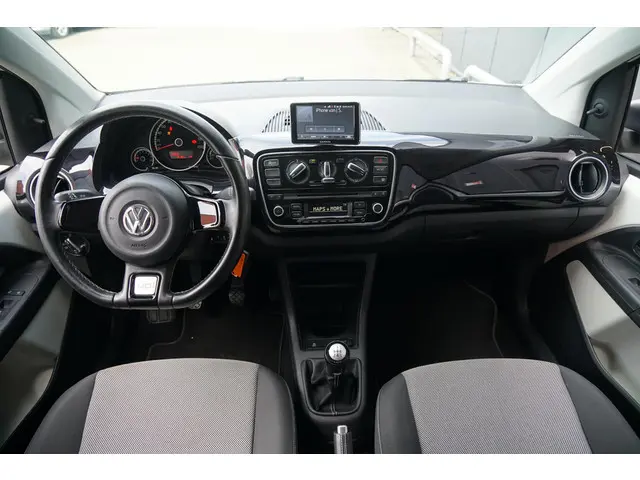 Volkswagen up! 1.0 cheer up! BlueMotion 2013 Benzine 3