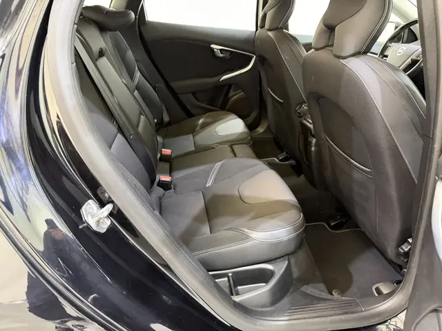 Volvo V40 V-40 1.6 T2 Momentum Navi 2014 Benzine 20