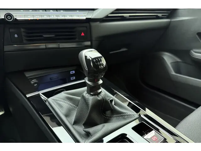 Opel Astra Sports Tourer 1.2 Level 4 2025 Benzine 31