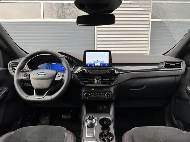 Ford Kuga 2.5 PHEV ST-Line X 2023 Hybride Benzine 18