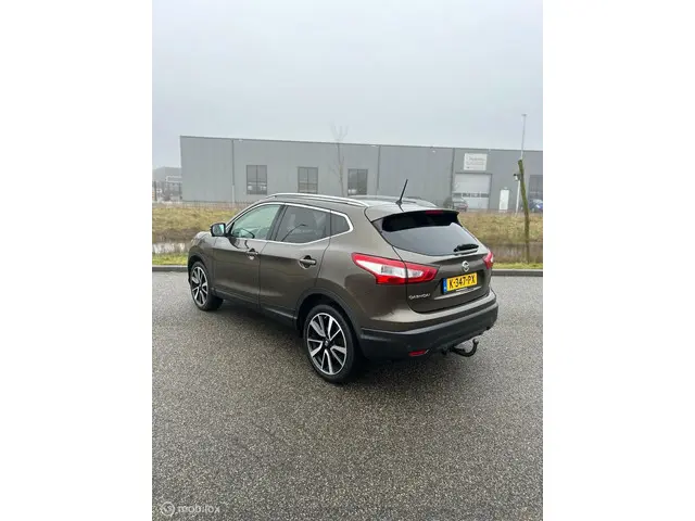 Nissan QASHQAI 1.2 Tekna Led/Pano/360/Trekhaak 2015 Benzine 4