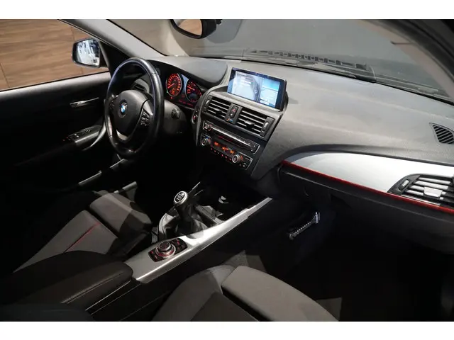 BMW 1 Serie 116i Business+ 2012 Benzine 7