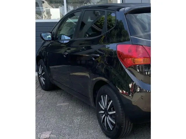 Kia Venga 1.4 CVVT Vibe 2015 Benzine 6