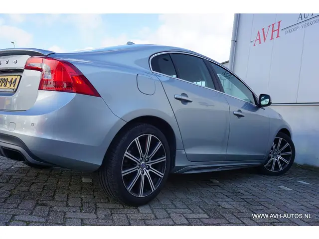 Volvo S60 1.6 T3 Momentum 2015 Benzine 11