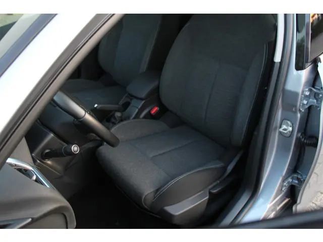 Citroën C4 1.2 PureTech 130 PK 2016 Benzine 11