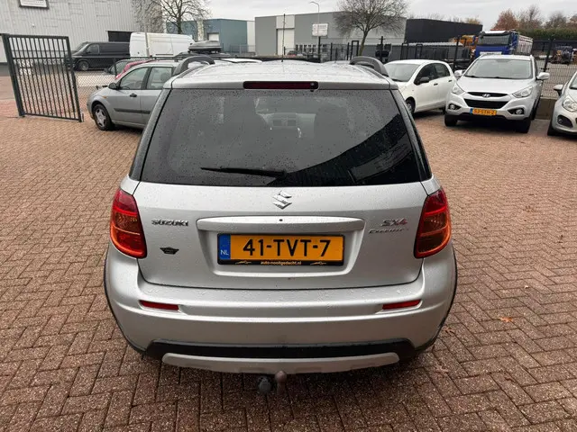 Suzuki SX4 1.6 Executive 2012 Benzine 6