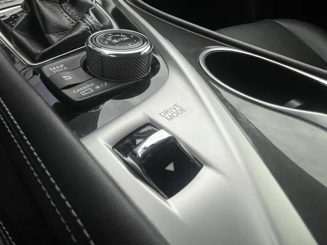 Infiniti Q Q50 2.0t Business Premium + 2015 Benzine 12