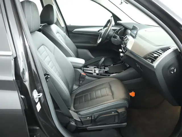 BMW X3 xDrive20i Business Edition Plus 2021 Benzine 18