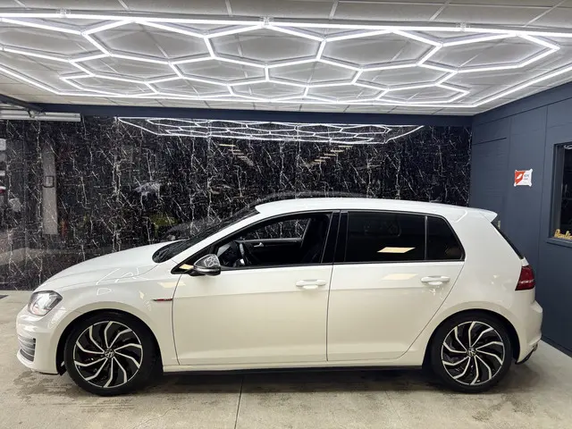 Volkswagen Golf 2.0 GTI 220 PK 2015 Benzine 2
