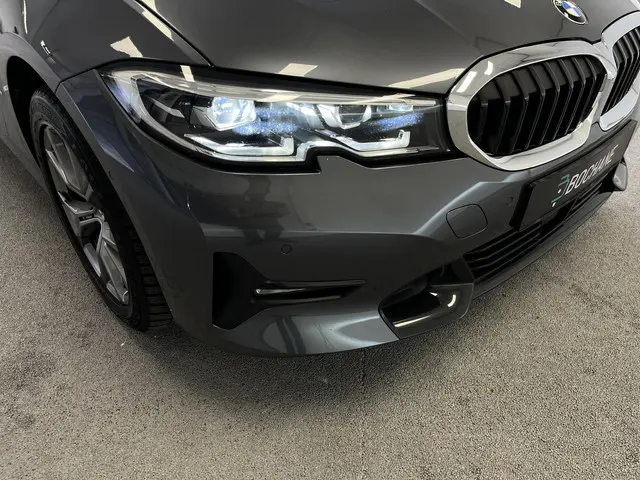 BMW 3 Serie 320i High Executive 2021 Benzine 42