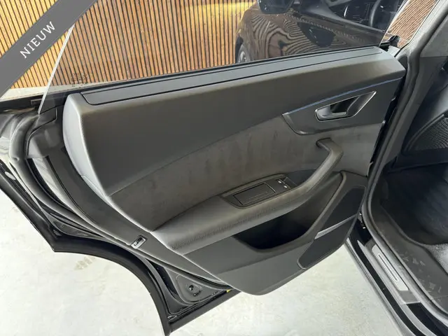 Audi RSQ8 4.0 TFSI RS Q8 quattro 2022 Benzine 33