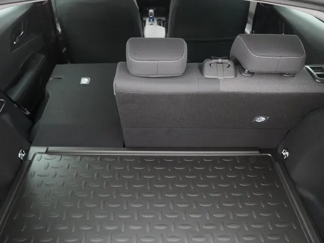 Toyota Prius 2.0 Plug-in Executive 2023 Hybride Benzine 22