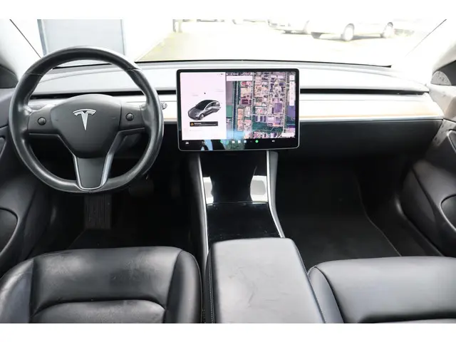 Tesla Model 3 2
