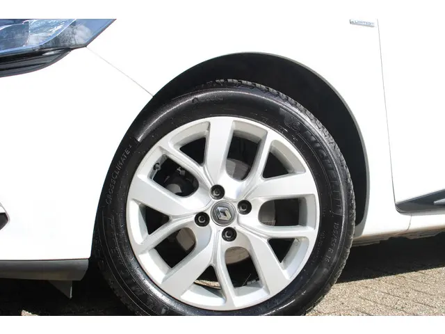Renault Clio 0.9 TCe Limited 2018 Benzine 15