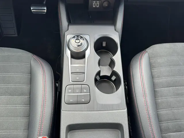 Ford Kuga 2.5 PHEV ST-Line X 2021 Hybride Benzine 21