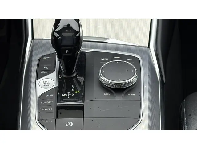 BMW 3 Serie 320i High Executive 2020 Benzine 14