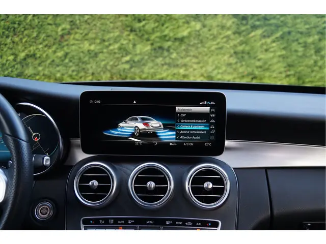 Mercedes-Benz C-Klasse C 180 AMG line 2020 Benzine 36