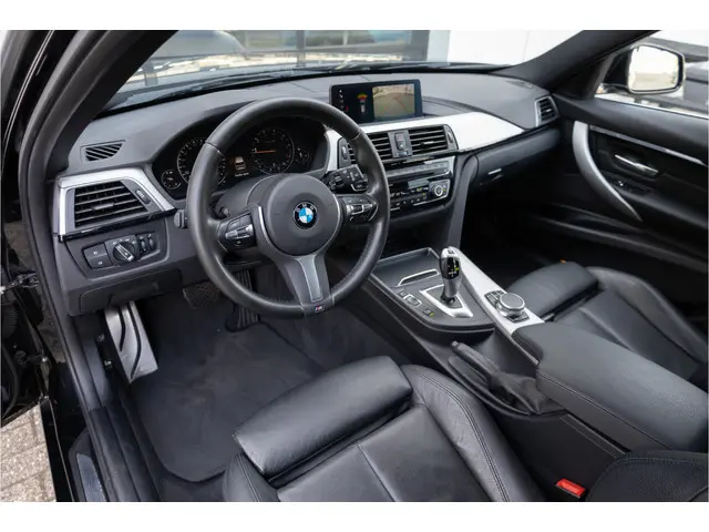 BMW 3 Serie Touring 320i M Sport Edition 2019 Benzine 11