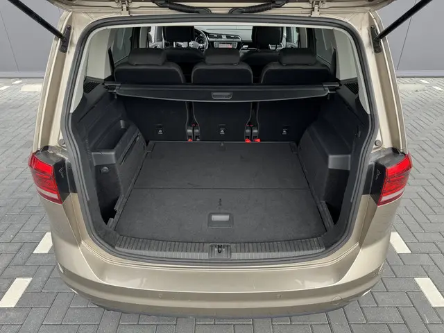 Volkswagen Touran 1.4 TSI Highline 2016 Benzine 23