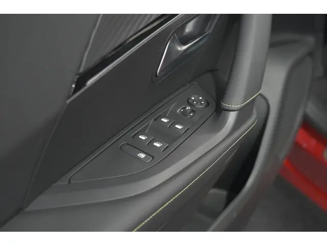 Peugeot 2008 PureTech 130 EAT8 GT 2024 Benzine 29
