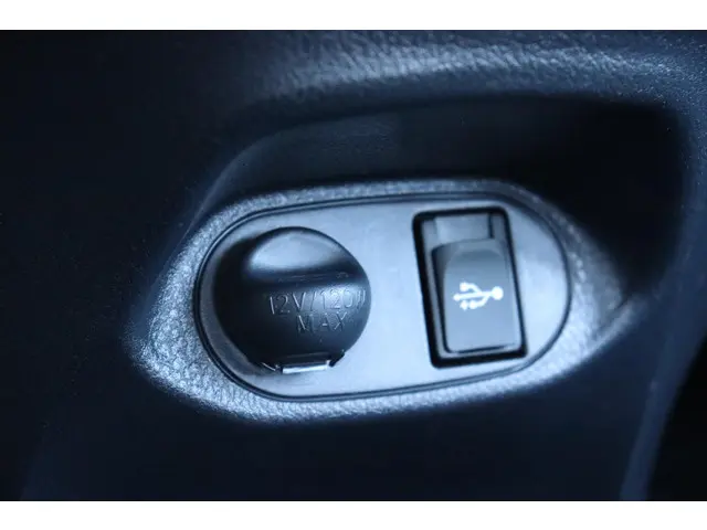 Toyota Yaris 1.0 VVT-i Aspiration, Trekhaak 2017 Benzine 30