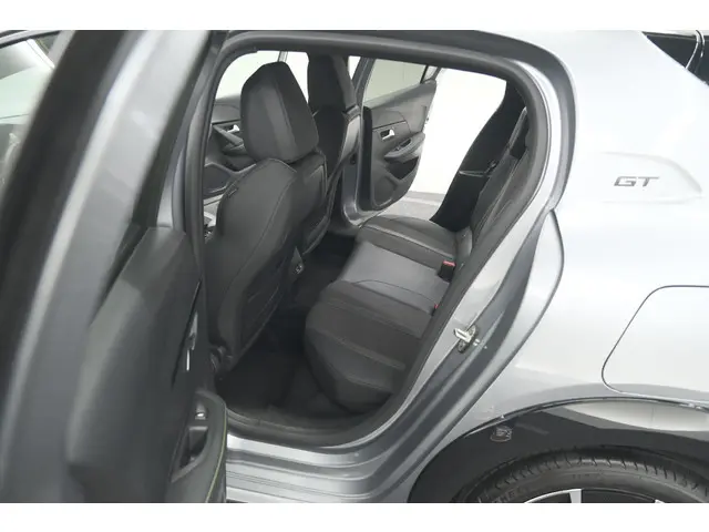 Peugeot 208 Hybrid 136 e-DCS6 GT 2024 Hybride Benzine 31