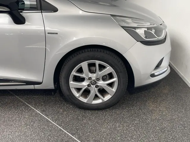Renault Clio Estate 0.9 TCe Limited 2020 Benzine 23
