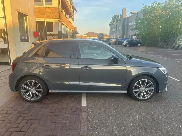 Audi A1 Sportback 1.4 TFSI Sport Pro Line S 2017 Benzine 4