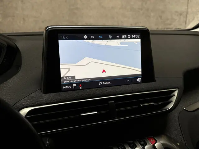 Peugeot 3008 1.2 PureTech Premium Sport 2018 Benzine 19