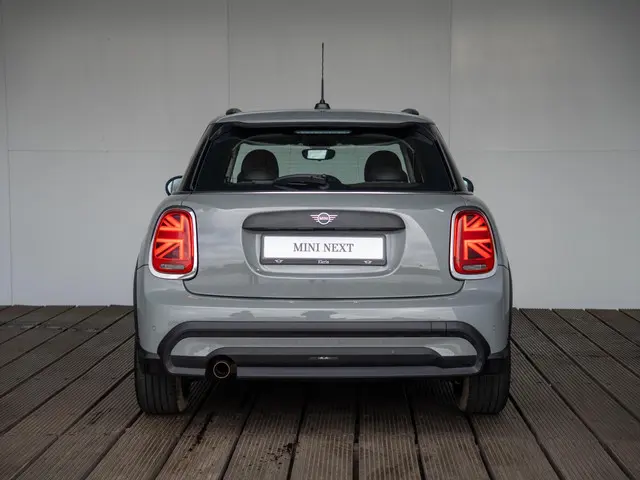 MINI 5-Deurs One 2022 Benzine 5