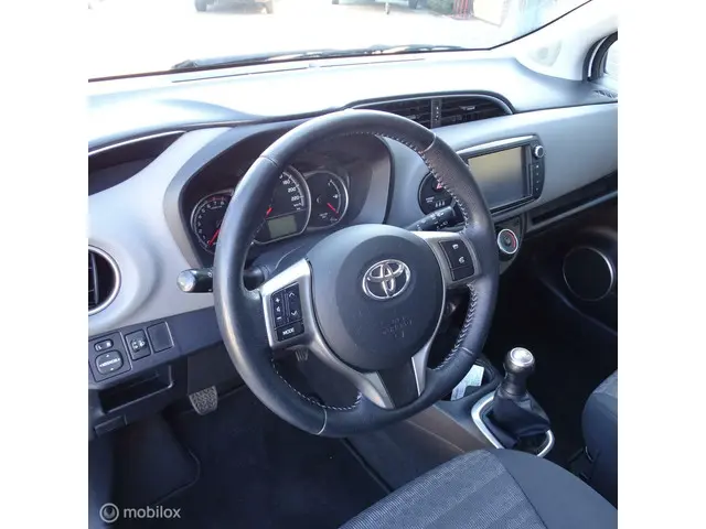 Toyota Yaris 1.0 VVT-i Aspiration 2016 Benzine 8