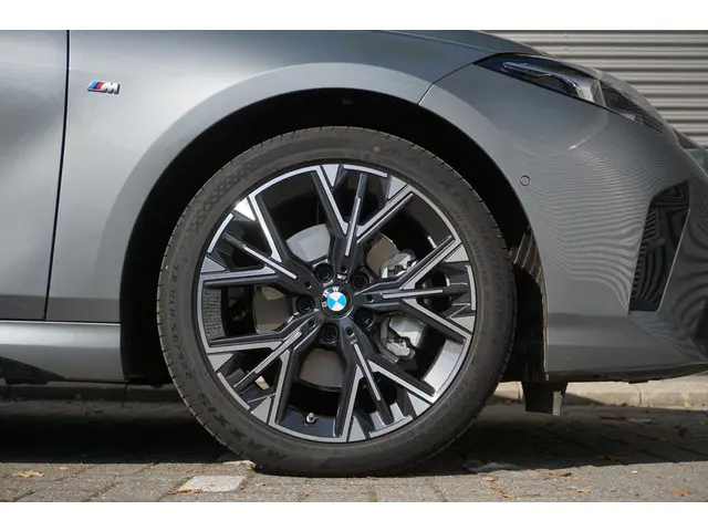 BMW 1 Serie 5-deurs 120 2025 Benzine 6