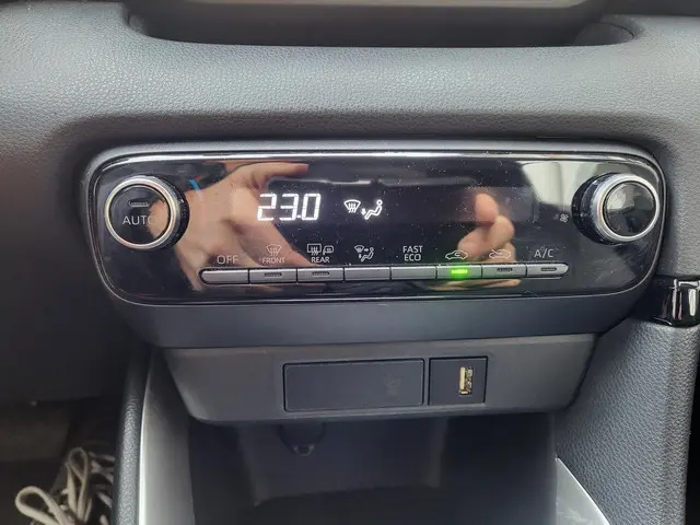 Toyota Yaris 1.5 Hybrid Active 2022 Hybride Benzine 11