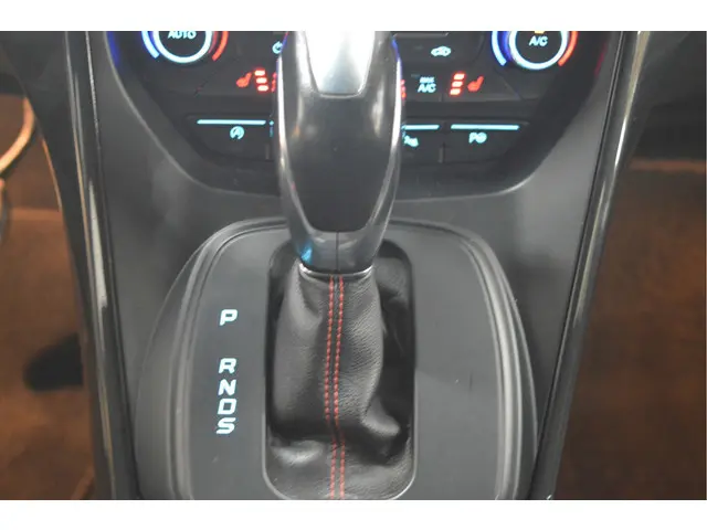 Ford Kuga 1.5 EcoBoost Vignale 2018 Benzine 16