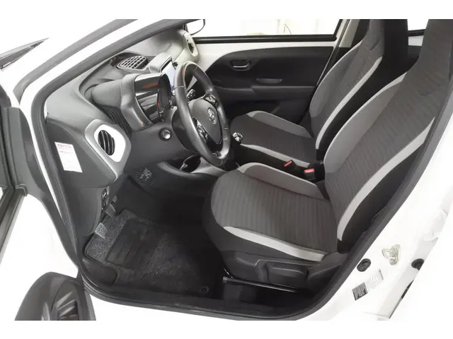 Toyota Aygo 1.0 VVT-i X-play 2020 Benzine 8