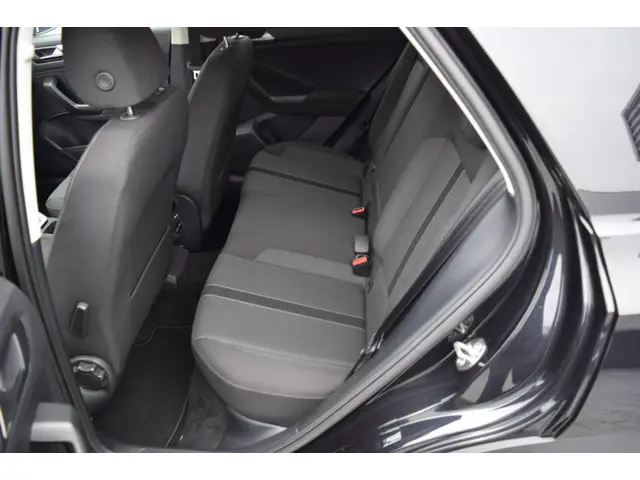 Volkswagen T-Roc 1.0 TSI Life 75 Edition 2022 Benzine 15