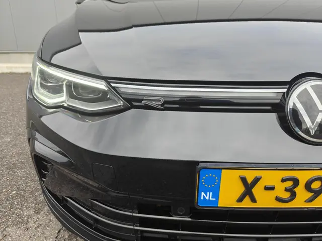 Volkswagen Golf 1.5 eTSI R-Line 2022 Benzine 4