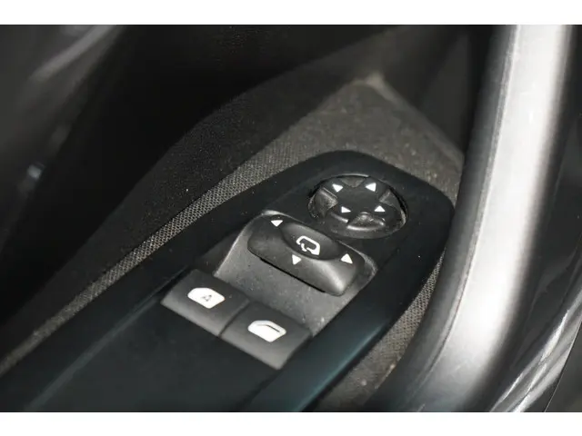 Peugeot 2008 1.2 PureTech Allure 2018 Benzine 24