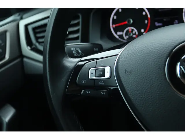 Volkswagen Polo 1.0 TSI COMFORTLINE 2017 Benzine 6