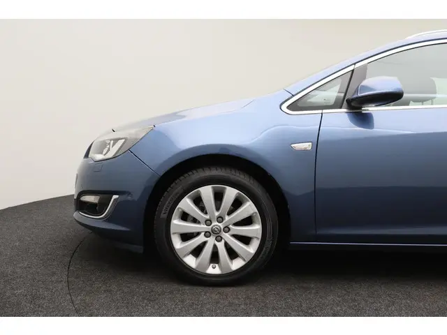 Opel Astra Sports Tourer 1.4 Turbo Blitz 2016 Benzine 27