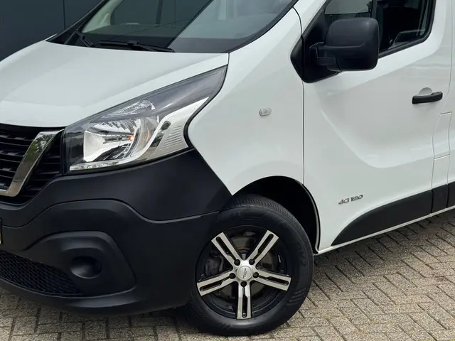 Nissan NV300 * L2H1 * Airco * Trekhaak * Imperiaal * 2019 Diesel 9