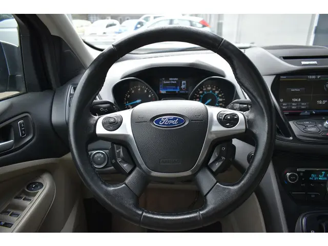 Ford Kuga 2.5 automaat 2014 Benzine 16