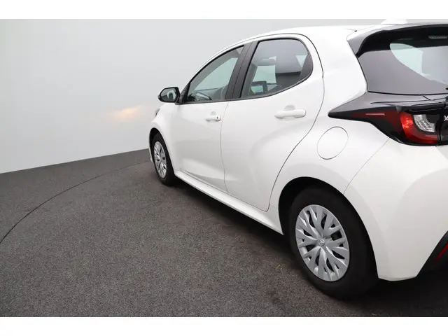 Toyota Yaris 1.5 Hybrid Active 2022 Hybride Benzine 29