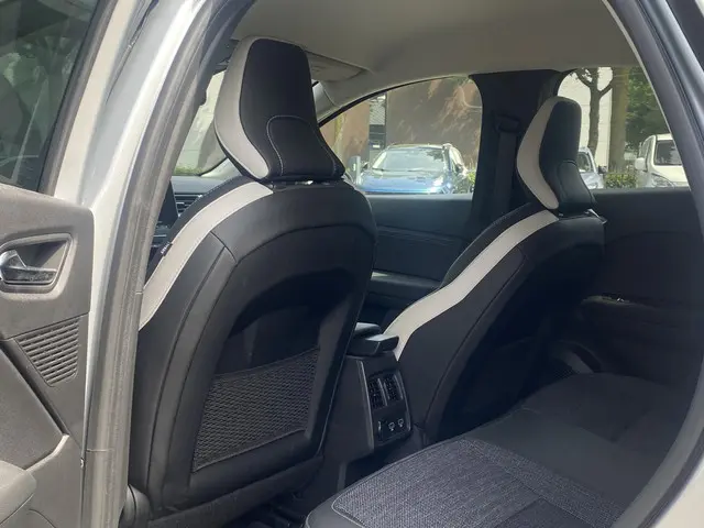 Renault Captur Techno 2023 Hybride Benzine 8